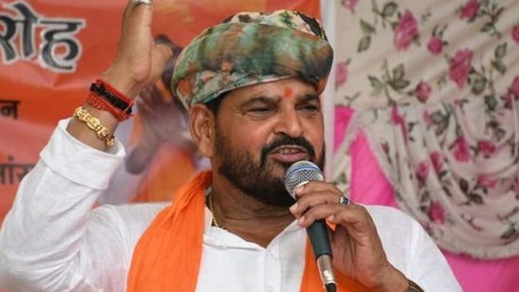 ‘देश में सिर्फ दो ही खलनायक,एक मुस्लिम और दूसरा…’बृजभूषण शरण सिंह के बयान से मचा सियासी तूफान बृजभूषण शरण सिंह