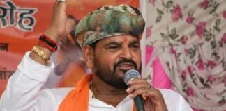 ‘देश में सिर्फ दो ही खलनायक,एक मुस्लिम और दूसरा…’बृजभूषण शरण सिंह के बयान से मचा सियासी तूफान बृजभूषण शरण सिंह