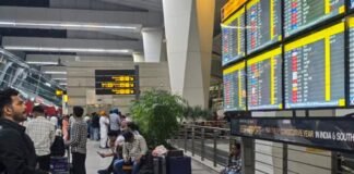 जंग का असर भारत तक: खाड़ी देशों की फ्लाइट्स अचानक रद्द, एयरपोर्ट पर हंगामा फ्लाइट्स अचानक रद्द