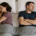 क्या अलग-अलग सोने से बच रहा है शादीशुदा रिश्ता? ‘स्लीप डिवोर्स’ का बढ़ता ट्रेंड चौंका रहा, जानिए आखिर क्यों बदल रही है कपल्स की आदत Sleep Divorce