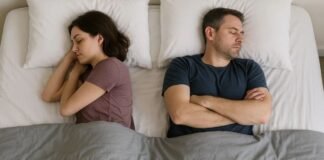 क्या अलग-अलग सोने से बच रहा है शादीशुदा रिश्ता? ‘स्लीप डिवोर्स’ का बढ़ता ट्रेंड चौंका रहा, जानिए आखिर क्यों बदल रही है कपल्स की आदत Sleep Divorce