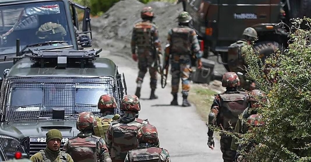 जम्मू-कश्मीर का अरहामा क्षेत्र बना जंग का मैदान: मुठभेड़ में आतंकी ढेर, दो अब भी इलाके में घिरे जम्मू-कश्मीर