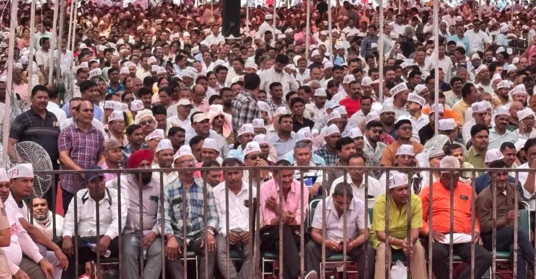 58 की उम्र में फिर परीक्षा? सुप्रीम कोर्ट के आदेश से 20 लाख शिक्षकों की नौकरी पर संकट, देशभर में उबाल 20 लाख शिक्षकों की नौकरी पर संकट