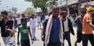 कस्टडी में युवक की मौत के बाद बेकाबू भीड़, पुलिस की राइफल तक छीनी! कहा- ‘देखों बिहारी का…’ पुलिस की राइफल तक छीनी