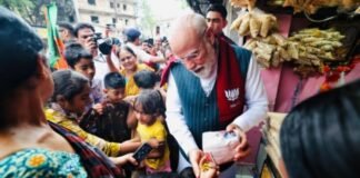 109 मिलियन व्यूज के बाद भी नहीं रुक रहा क्रेज, PM मोदी का ‘झालमुड़ी वीडियो’ बना इंटरनेट का तूफान! PM Narendra Modi