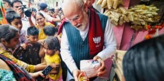 पीएम मोदी के झालमुड़ी खाने के बाद सोशल मीडिया पर मचा बवाल, टूट गया 22 साल पुराना सर्च रिकॉर्ड, जाने कैसे झालमुड़ी