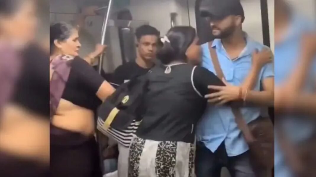 मेट्रो में रील का ड्रामा पड़ा भारी! लड़की की ‘नौटंकी’ पर दादी की सख्त डांट से मचा हड़कंप, वीडियो वायरल लड़की