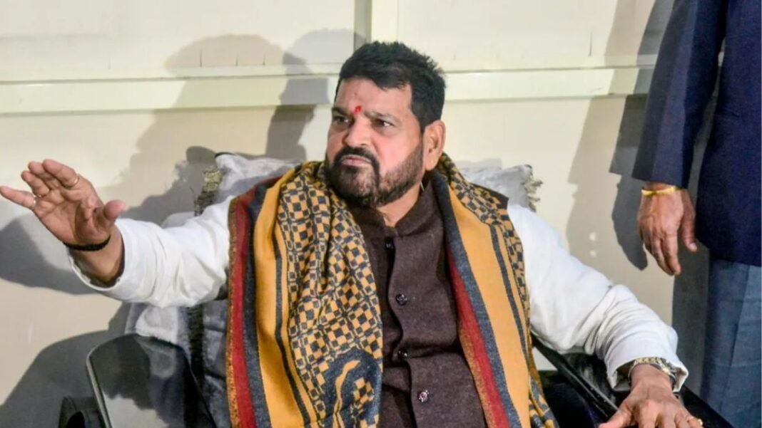 नोएडा में श्रमिकों के आंदोलन के समर्थन में आए बृजभूषण शरण सिंह! मजदूरी बढ़ाने को लेकर दे डाला बयान बृजभूषण शरण सिंह