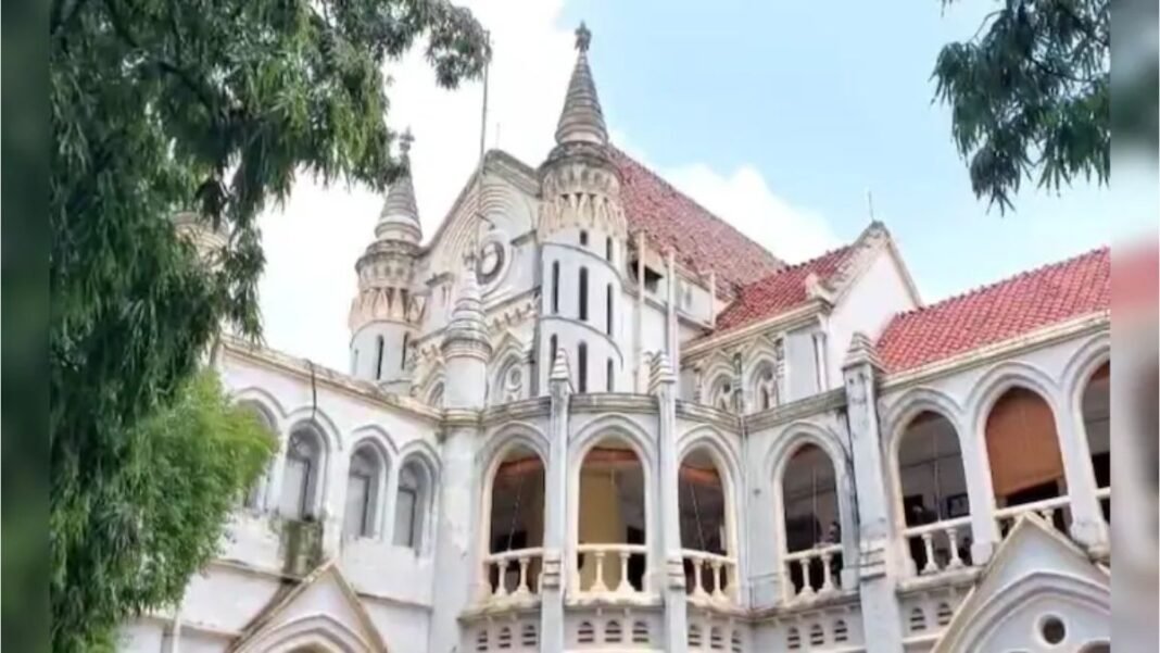 ₹10 के आरोप में छीनी नौकरी, 21 साल बाद मिला इंसाफ, कोर्ट के फैसले ने चौंकाया मध्य प्रदेश