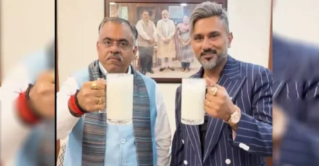 नशे के खिलाफ BJP का बड़ा दांव, लेकिन हनी सिंह की एंट्री से क्यों भड़क गया विपक्ष? हनी सिंह