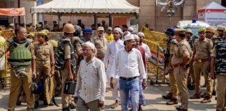 ज्ञानवापी में ‘गेरुआ’ रंग से क्यों भड़का विवाद? दीवार की पेंटिंग ने खड़ा किया नया विवाद, इलाके में कड़ी सुरक्षा Varanasi News