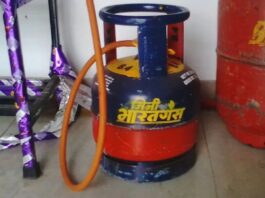 5 किलो गैस 800 के पार, 14 किलो सिर्फ 100 रुपये महंगा! ये कैसा हिसाब? LPG