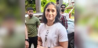 एशियन गेम्स से बाहर होंगी विनेश फोगाट? दिल्ली हाई कोर्ट की सख्ती के बाद WFI पर उठे बड़े सवाल Vinesh Phogat