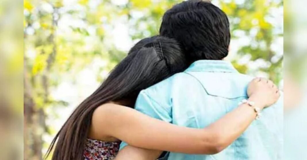 पहले की 2 शादियां फिर फेसबुक वाले प्यार के लिए 100 KM दूर प्रेमी के घर पहुंची नाबालिग लड़की, गांव में मचा दिया हड़कंप प्रेमी के घर पहुंची नाबालिग लड़की