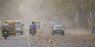 अचानक बदला दिल्ली का मौसम! 80 KM की रफ्तार से चली आंधी, झमाझम बारिश ने गर्मी से दिलाई राहत Delhi Weather Update