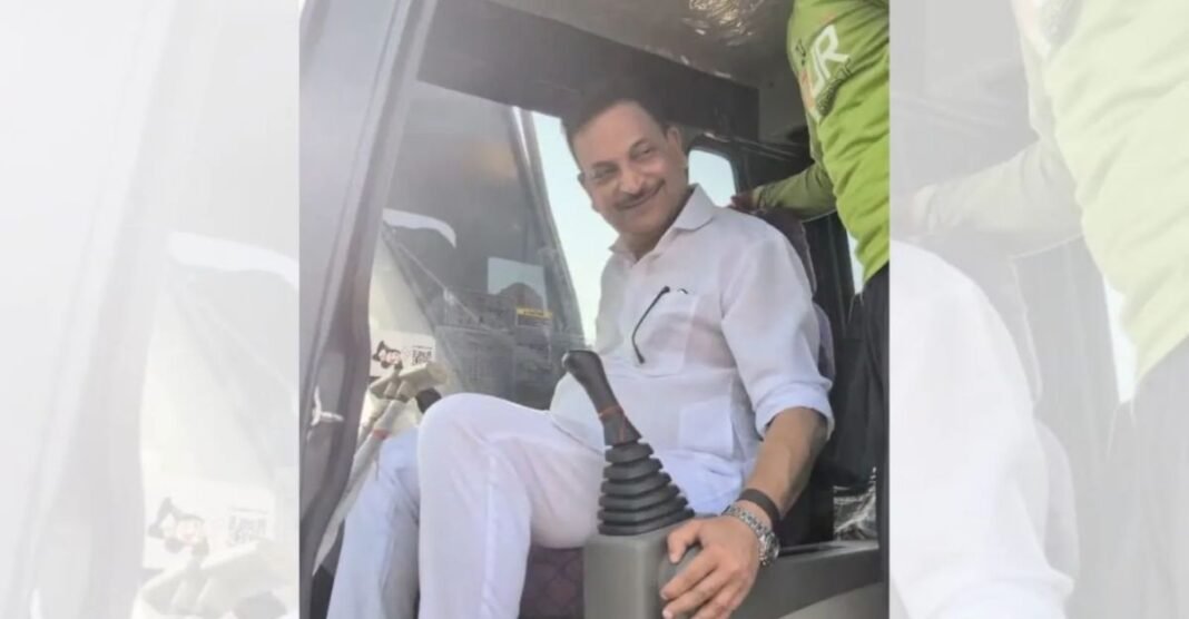 सांसद या ‘ऑल राउंडर’? प्लेन-ट्रेन के बाद अब पोकलेन मशीन चलाते दिखे राजीव प्रताप रूडी राजीव प्रताप रूडी