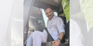 सांसद या ‘ऑल राउंडर’? प्लेन-ट्रेन के बाद अब पोकलेन मशीन चलाते दिखे राजीव प्रताप रूडी राजीव प्रताप रूडी