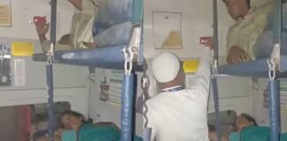 “मुझे लगा पत्नी का हाथ है…” ट्रेन की चेन खींचने पर जब टीटीई ने जगाया, तो यात्री के इस जवाब ने इंटरनेट पर मचाया गदर! ट्रेन