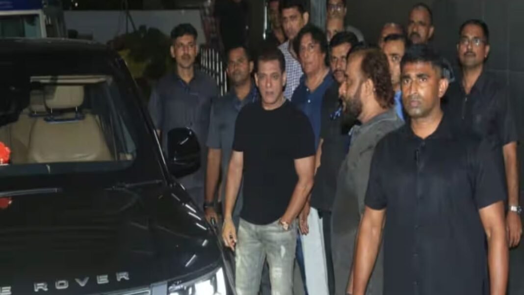 हिंदुजा हॉस्पिटल के बाहर दिखे Salman Khan, फैंस की बढ़ी धड़कनें! आखिर देर रात क्यों पहुंचे भाईजान? Salman Khan