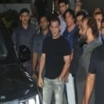 हिंदुजा हॉस्पिटल के बाहर दिखे Salman Khan, फैंस की बढ़ी धड़कनें! आखिर देर रात क्यों पहुंचे भाईजान? Salman Khan