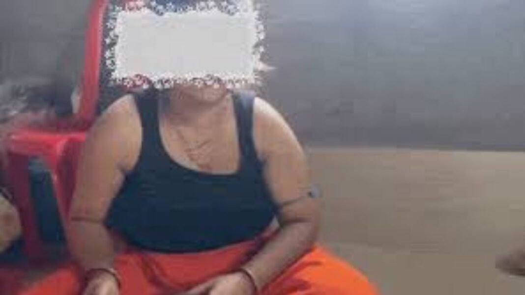 भगवान के सामने नोटों का पहाड़! महिला कांस्टेबल का VIDEO वायरल होते ही मच गया हड़कंप महिला कांस्टेबल