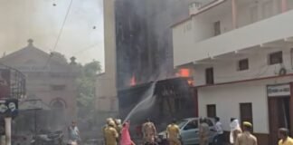 प्रयागराज के होटल में अचानक उठीं आग की लपटें, अंदर फंसे लोगों की चीख-पुकार से मचा हड़कंप प्रयागराज