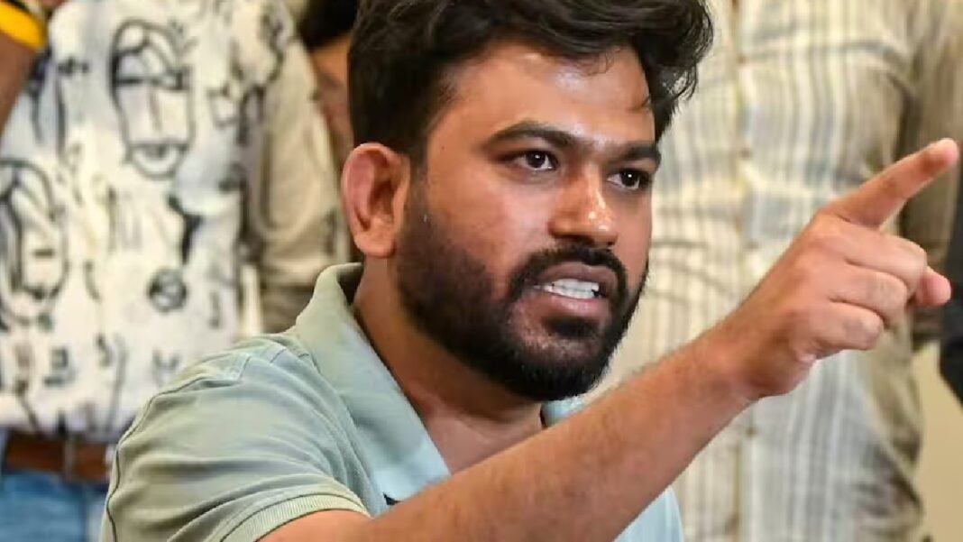 क्या सच में चुनाव लड़ेगी कॉकरोच जनता पार्टी? नागपुर हंगामे से ठीक पहले आ गया बड़ा बयान! कॉकरोच जनता पार्टी