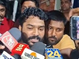 आखिर किसके दबाव में नहीं दर्ज हुई FIR? खान सर पर गंभीर आरोपों के बीच थाने में बैठ गए रौशन आनंद खान सर