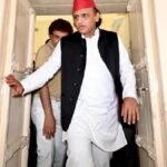 यूपी की सियासत में बढ़ी हलचल! मुलायम के साथियों के घर-घर क्यों जा रहे हैं अखिलेश यादव? अखिलेश यादव