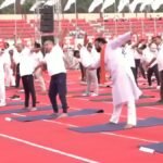 योग दिवस पर बिहार के स्वास्थ्य मंत्री का ‘अलग अंदाज’ वायरल, योग करते वीडियो ने सोशल मीडिया पर मचाई हलचल योग दिवस