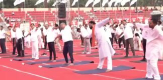योग दिवस पर बिहार के स्वास्थ्य मंत्री का ‘अलग अंदाज’ वायरल, योग करते वीडियो ने सोशल मीडिया पर मचाई हलचल योग दिवस