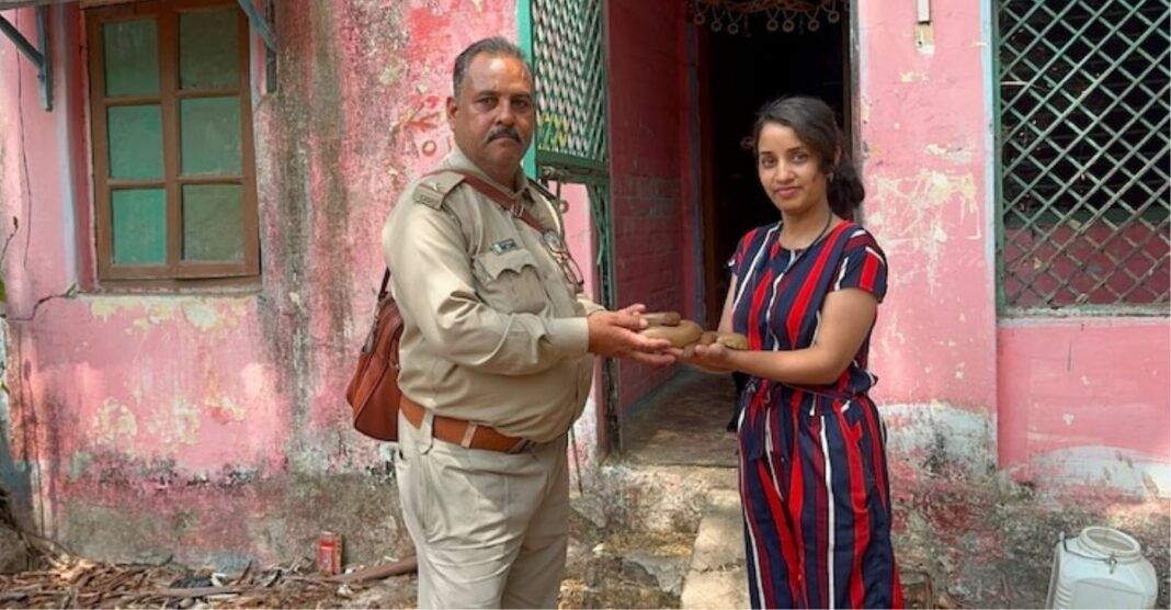 कटनी रेलवे कॉलोनी में ‘ढाई करोड़ का रहस्यमयी सांप’ मिलने से हड़कंप, क्या सच में छिपा है इसके अंदर कोई राज़? दुर्लभ रेड सैंड बोआ सांप