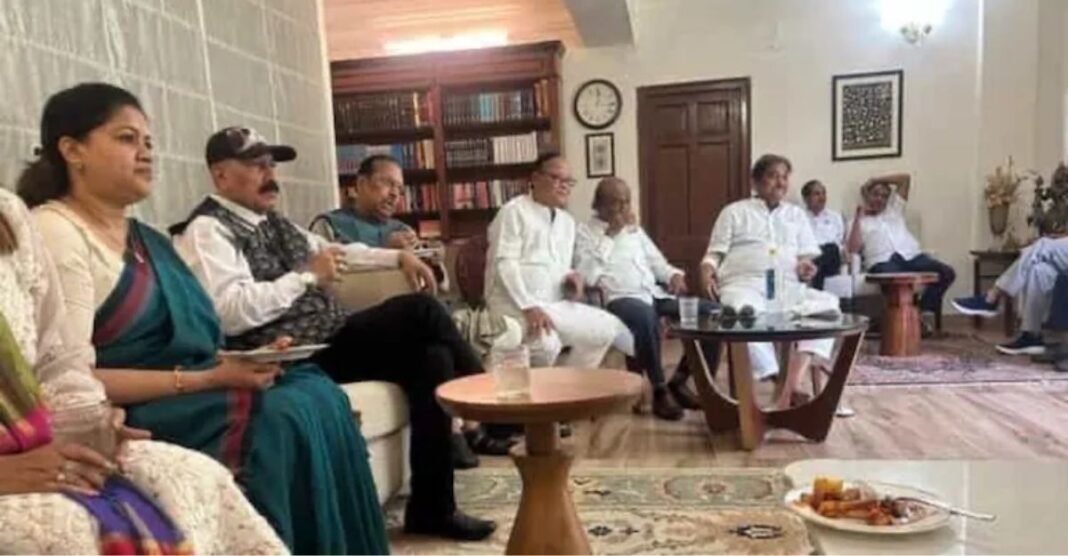 बंद कमरे की बैठक में क्या बनी नई रणनीति? TMC के 10 सांसदों की मुलाकात से बंगाल की राजनीति में हलचल बंगाल