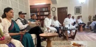 बंद कमरे की बैठक में क्या बनी नई रणनीति? TMC के 10 सांसदों की मुलाकात से बंगाल की राजनीति में हलचल बंगाल