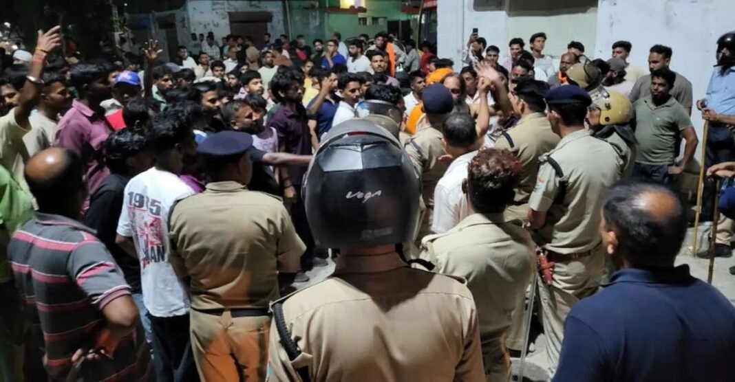 BJP नेता की हत्या के बाद गुस्साई भीड़ ने किया बवाल, कौन है इस तनाव के पीछे असली वजह? BJP नेता की हत्या