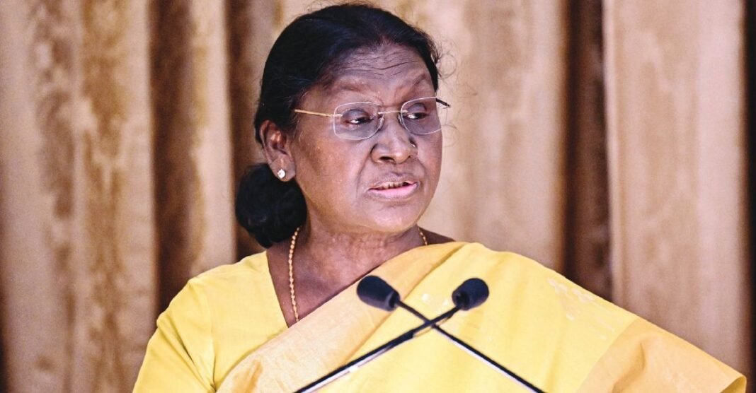 राष्ट्रपति मुर्मू के दौरे के बीच आखिर किस बात पर भिड़ गए भाजपा और कांग्रेस? राष्ट्रपति द्रौपदी मुर्मू