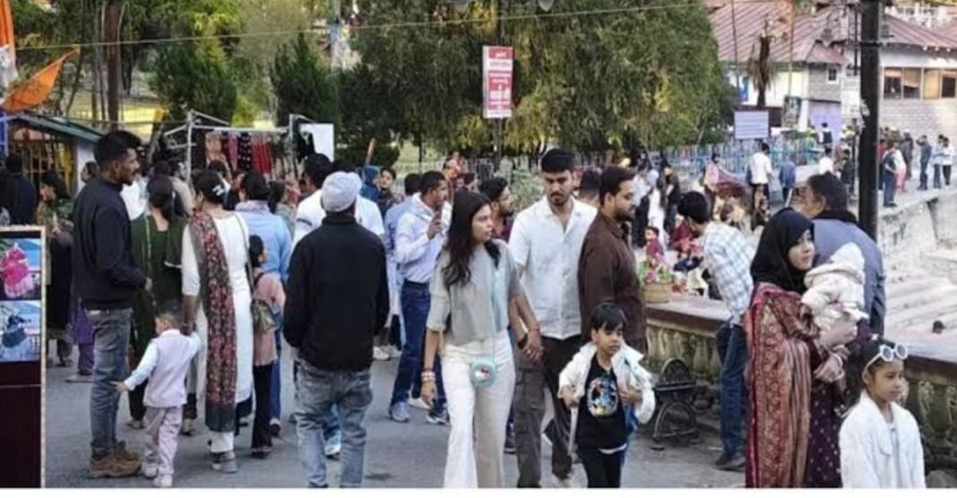 फुटपाथ पर असली हक किसका? सुप्रीम कोर्ट के फैसले ने सड़क व्यवस्था पर खड़े किए बड़े सवाल फुटपाथ