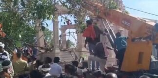 हनुमान मंदिर में बड़ा हादसा: निर्माणाधीन मंडप की छत गिरी, 7 श्रद्धालुओं की मौत प्रसिद्ध हनुमान मंदिर