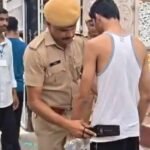 NEET सेंटर पर सख्ती या हद से ज्यादा नियम? शर्ट उतरवाकर बनियान में परीक्षा देने पहुंचा छात्र, हैरान कर देगी वजह NEET UG 2026 री-एग्जाम
