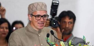 उमर अब्दुल्ला के फोन में आखिर क्या है? सवाल सुनते ही CM ने दिखा दिया वॉलपेपर Omar Abdullah