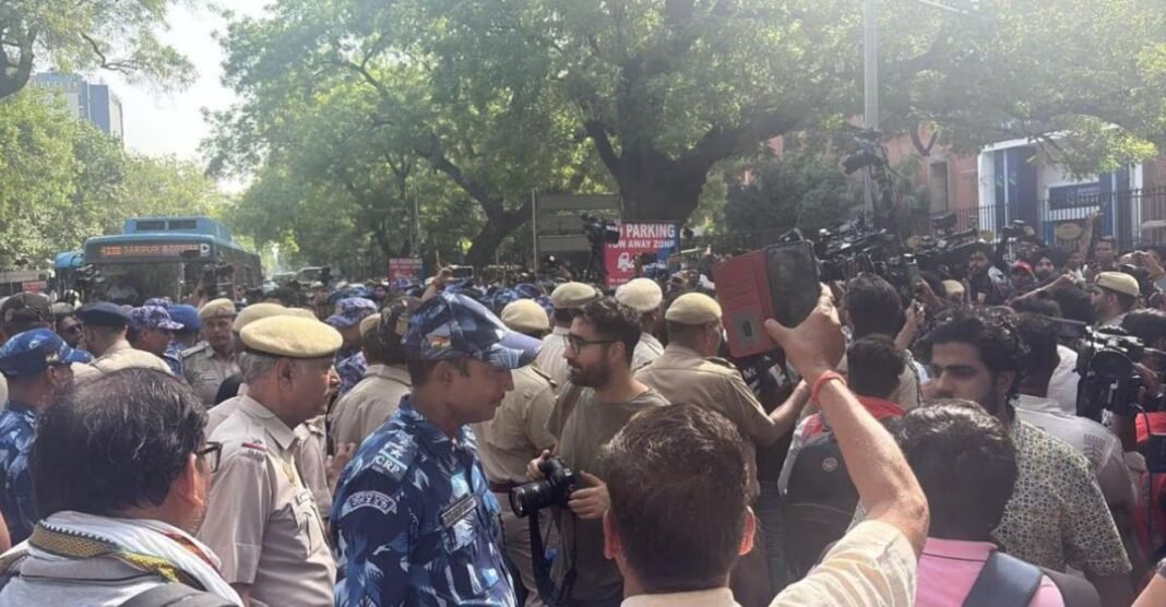 जंतर-मंतर पर आखिर ऐसा क्या हुआ कि पुलिस को करनी पड़ी कार्रवाई? CJP प्रदर्शन में 6 लोगों की गिरफ्तारी जंतर-मंतर