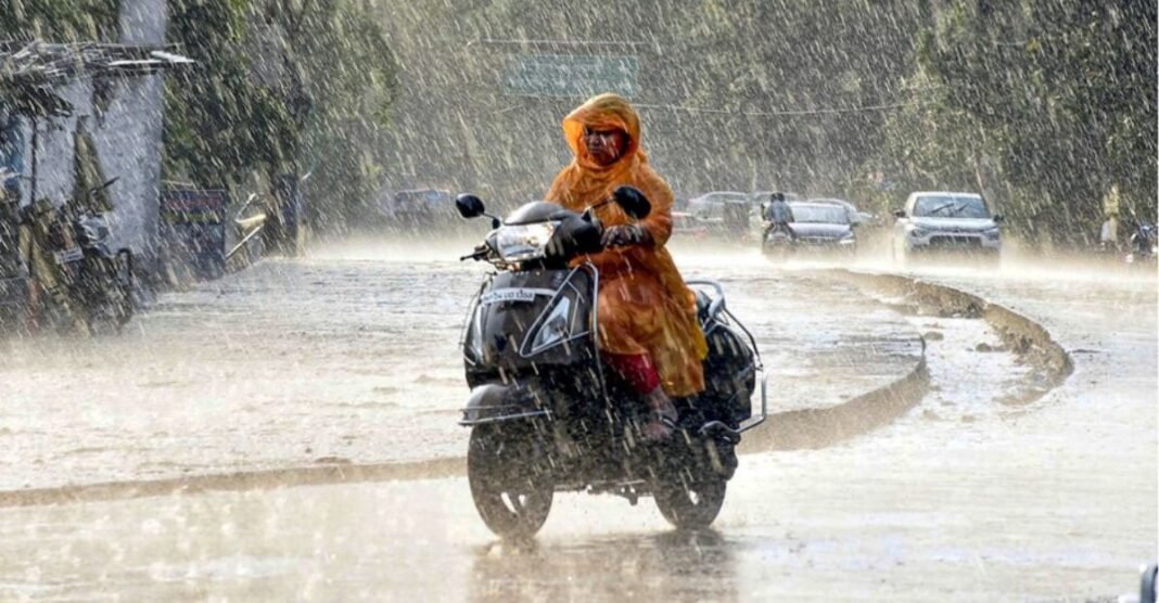 यूपी में मौसम का बड़ा खेल! 65 जिलों में बारिश, 12 में ओले गिरने का अलर्ट, जानिए कब तक रहेगा कहर UP Weather
