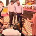 आरती उतारकर पानी मांगने लगे ग्रामीण, आखिर क्यों अधिकारियों की पूजा करने को मजबूर हुआ पूरा गांव? छत्तीसगढ़