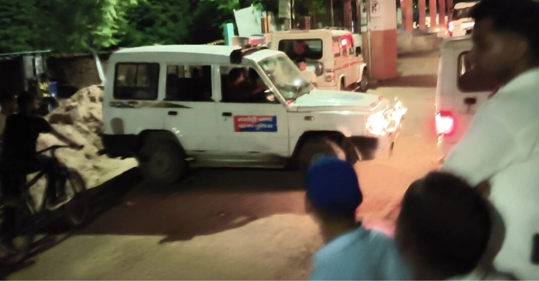  पुलिस पर गोलियों की बौछार