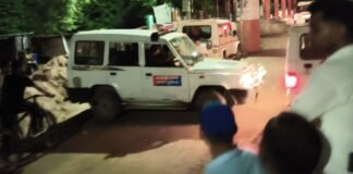 पुलिस पर गोलियों की बौछार: अपहरण केस ने कैसे बदल लिया खूनी मुठभेड़ का रूप? दो जवान घायल पुलिस पर गोलियों की बौछार