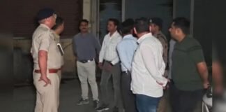 पुलिस की वर्दी का इस्तेमाल कर 30 लाख लूटकर फरार हुए बदमाश, CCTV ने खोला बड़ा राज MP News