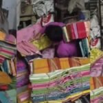 पुलिस से बचने के लिए साड़ियों के ढेर में छुपा TMC नेता, जब खिंचकर बाहर निकाला तो उड़ गए सबके होश; VIDEO वायरल हावड़ा