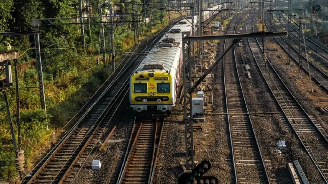 ट्रेन में गेट बंद करने पर हुई बातचीत, फिर 22 वर्षीय युवक के साथ खौफनाक वारदात मुंबई