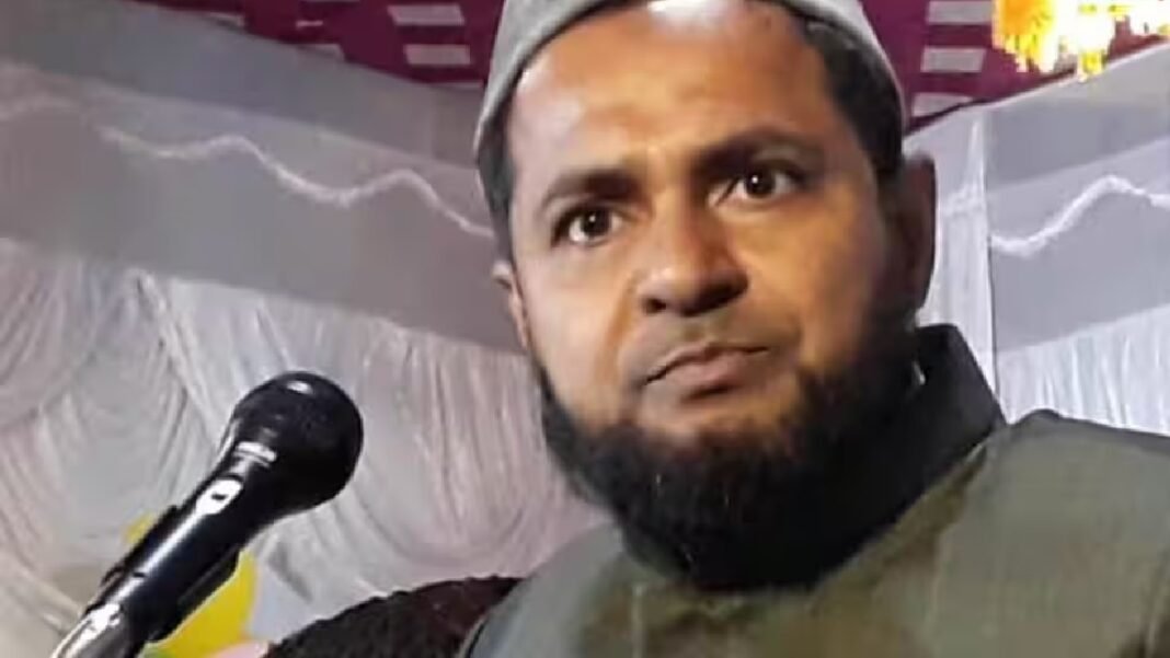 “भगवान कृष्ण पढ़ते थे 5 वक्त की नमाज़…” यूपी के मौलाना के इस दावे के पीछे क्या है असली सच? भड़के हिंदू संगठन! मौलाना