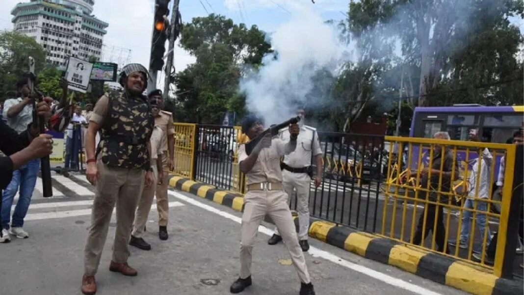 दिल्ली के बाद अब पटना की सड़कों पर संग्राम: क्या राजभवन घेरने निकले छात्रों को रोक पाएगी पुलिस? पटना